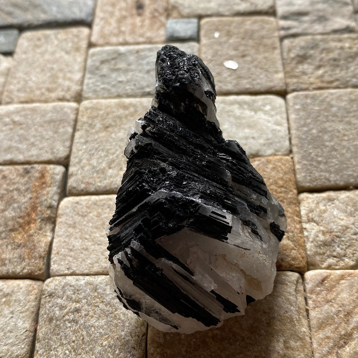 SCHORL TOURMALINE ON QUARTZ - GUILIN, GUANXI, CHINA. 56g MF6914