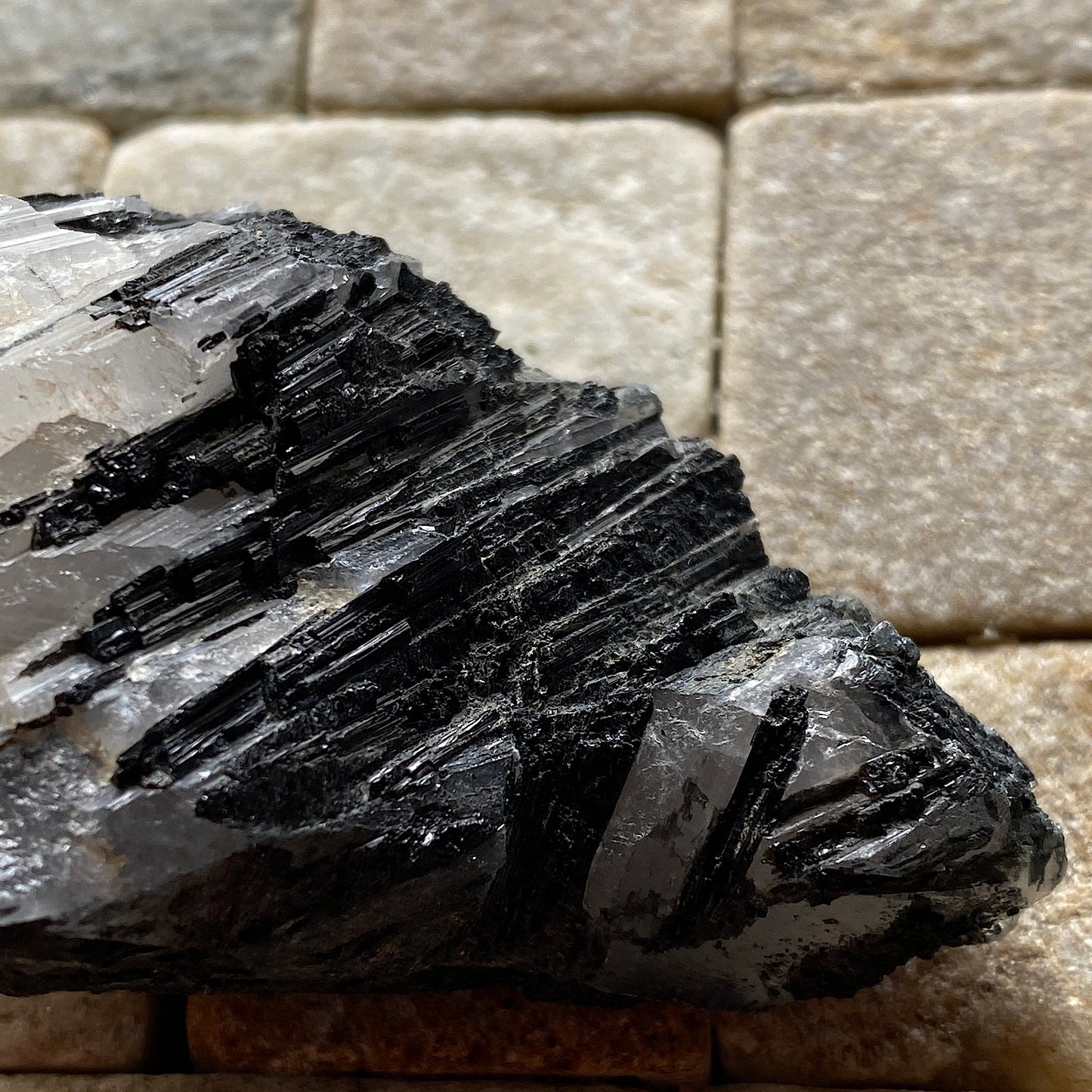 SCHORL TOURMALINE ON QUARTZ - GUILIN, GUANXI, CHINA. 56g MF6914