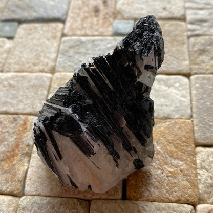 SCHORL TOURMALINE ON QUARTZ - GUILIN, GUANXI, CHINA. 56g MF6914