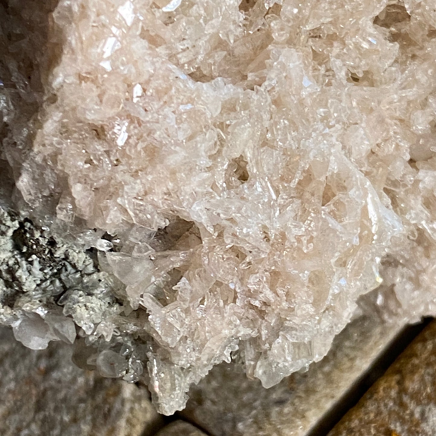 AROGONITE ON MATRIX - PANTAJO, SPAIN 160g MF2070