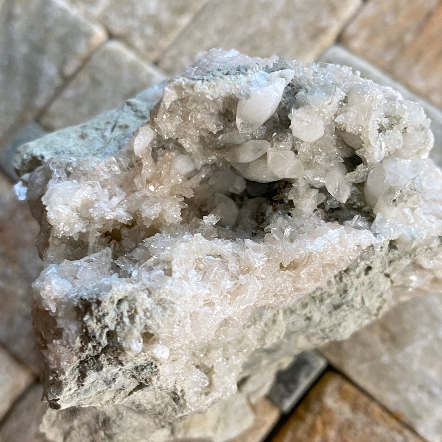 AROGONITE ON MATRIX - PANTAJO, SPAIN 160g MF2070