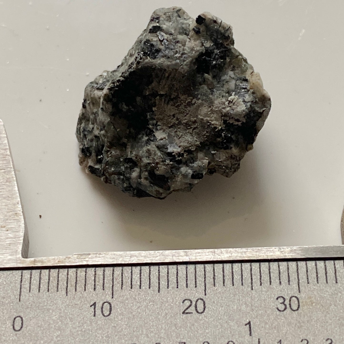 EUDIALYTE [ETC] : KHIBINY MASSIF, KOLA, RUSSIA. 7g MF1749