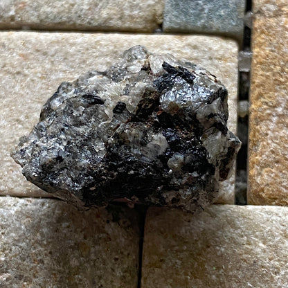 EUDIALYTE [ETC] : KHIBINY MASSIF, KOLA, RUSSIA. 7g MF1749