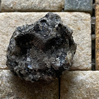 EUDIALYTE [ETC] : KHIBINY MASSIF, KOLA, RUSSIA. 7g MF1749