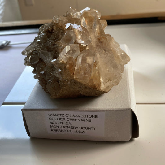 QUARTZ CRYSTAL ASSEMBLAGE ON SANDSTONE FROM MOUNT IDA, U.S.A. 303g MF2072