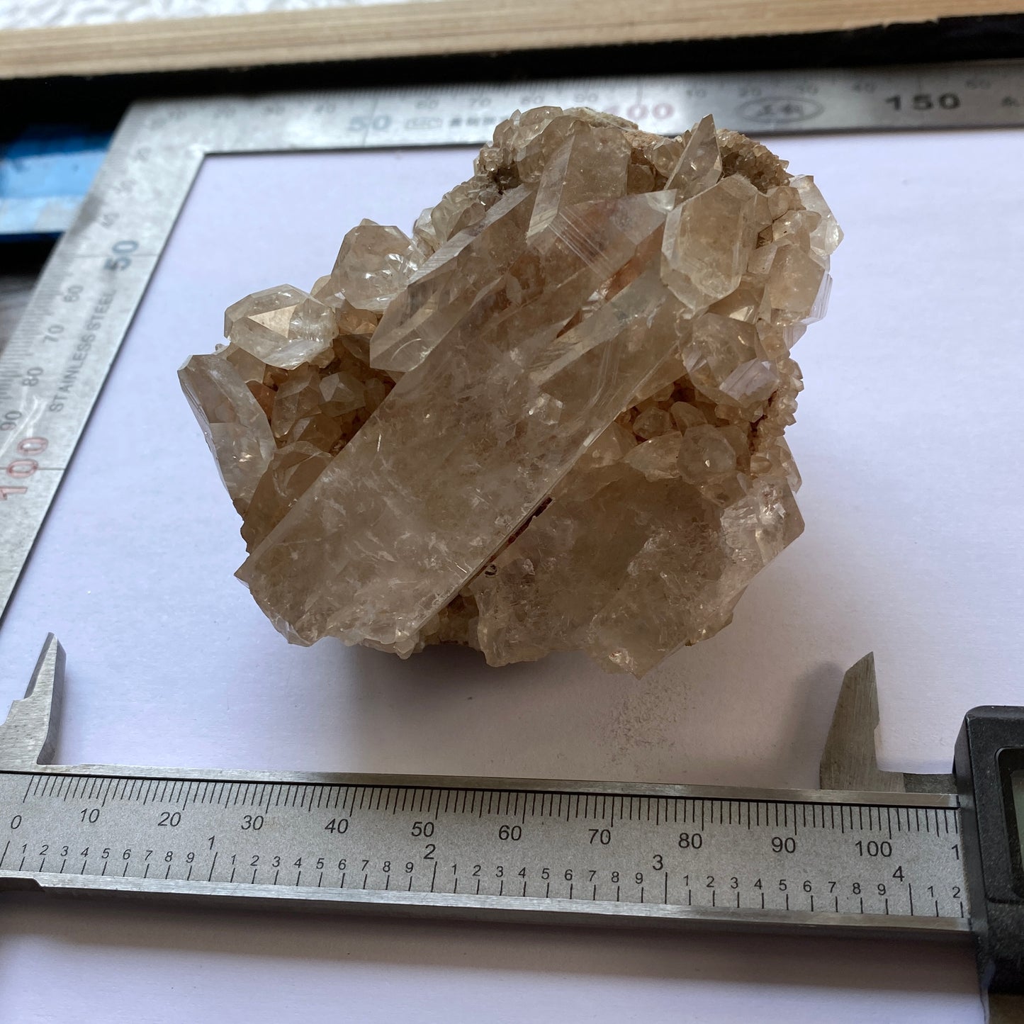 QUARTZ CRYSTAL ASSEMBLAGE ON SANDSTONE FROM MOUNT IDA, U.S.A. 303g MF2072