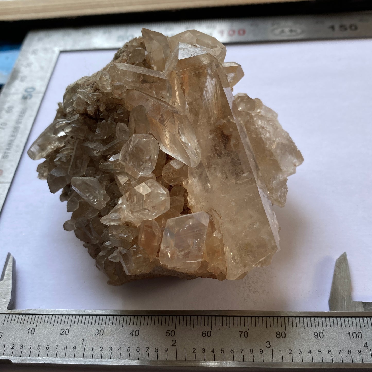 QUARTZ CRYSTAL ASSEMBLAGE ON SANDSTONE FROM MOUNT IDA, U.S.A. 303g MF2072