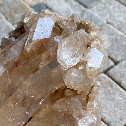 QUARTZ CRYSTAL ASSEMBLAGE ON SANDSTONE FROM MOUNT IDA, U.S.A. 303g MF2072