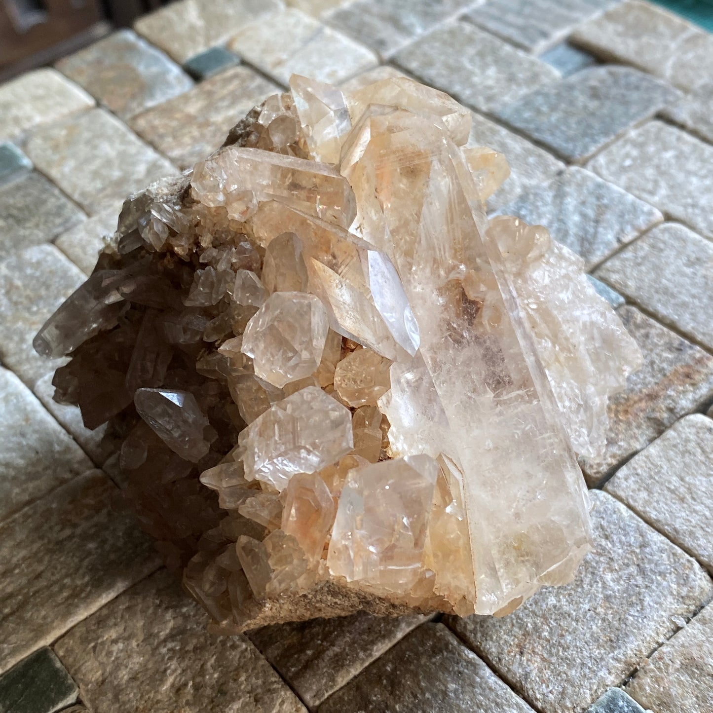 QUARTZ CRYSTAL ASSEMBLAGE ON SANDSTONE FROM MOUNT IDA, U.S.A. 303g MF2072