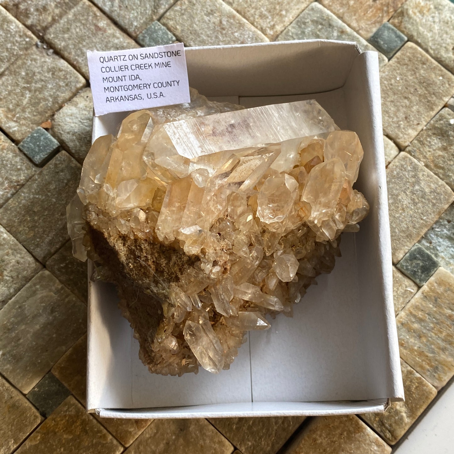 QUARTZ CRYSTAL ASSEMBLAGE ON SANDSTONE FROM MOUNT IDA, U.S.A. 303g MF2072