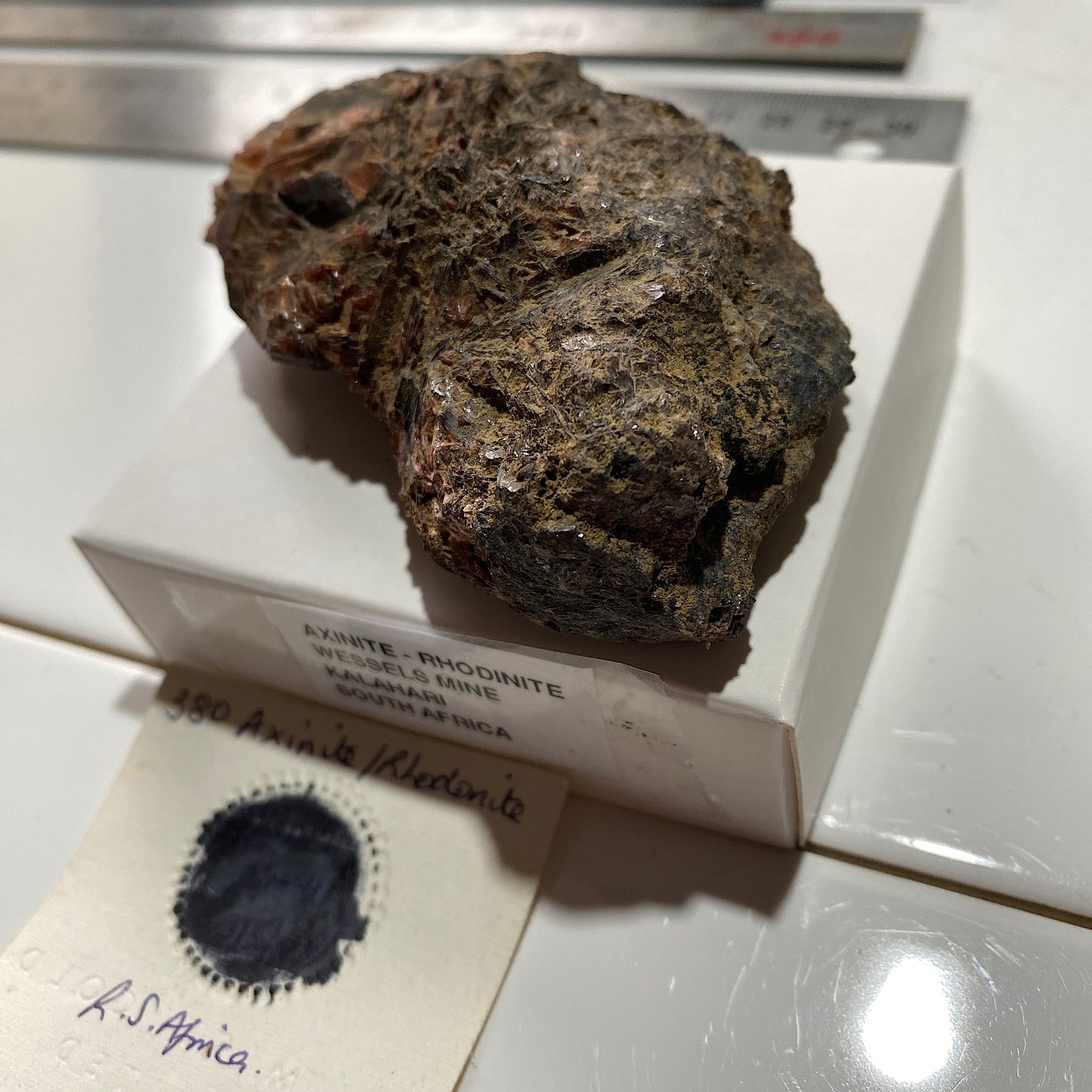 RARE SPECIMEN : AXINITE & RHODONITE - WESSELS MINE, NORTHERNCAPE, SOUTH AFRICA. 140g MF5268