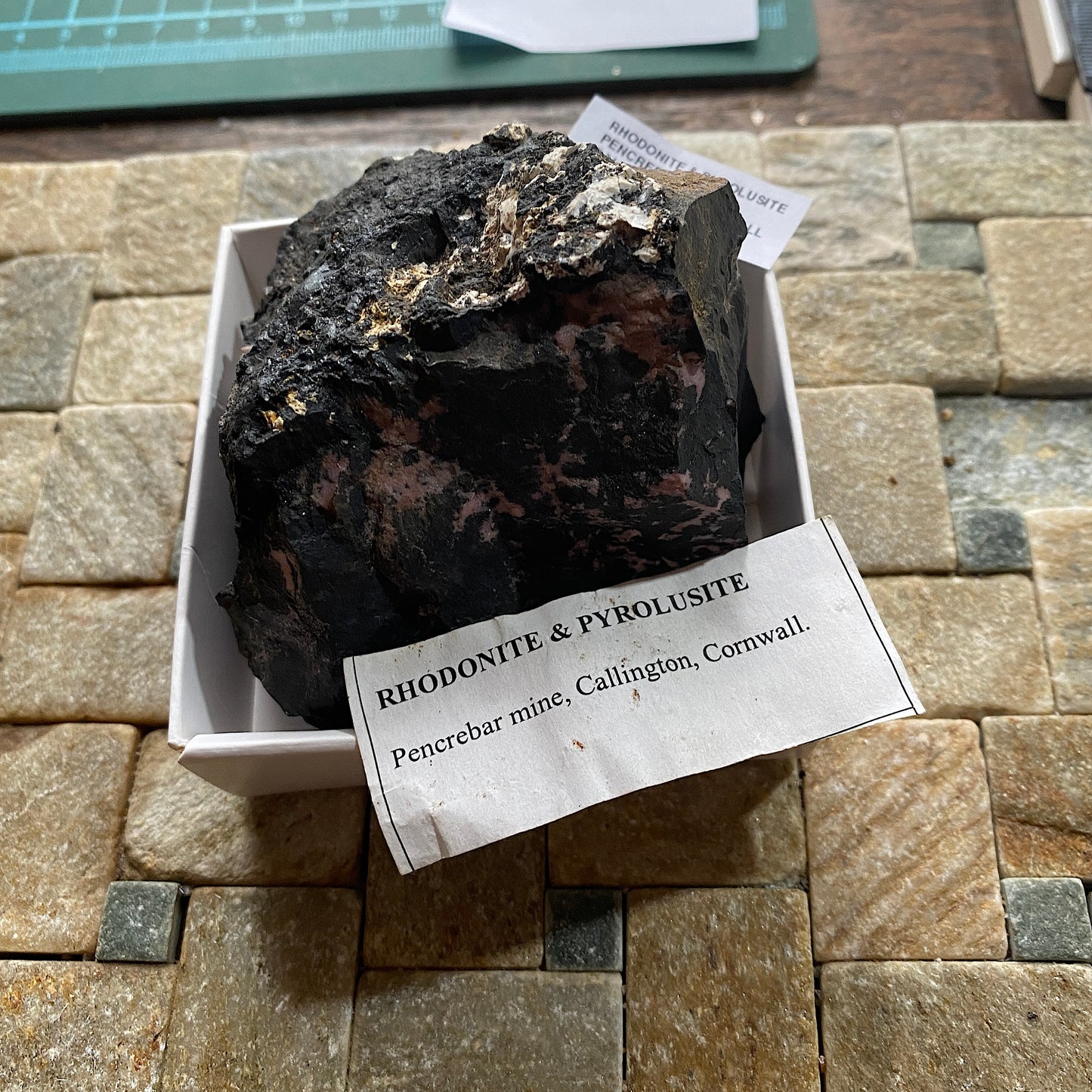 RHODONITE & PYROLUSITE : PENCREBAR MINE, CALLINGTON, CORNWALL. 389g MF5270