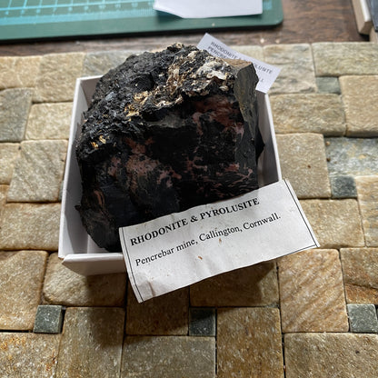 RHODONITE & PYROLUSITE : PENCREBAR MINE, CALLINGTON, CORNWALL. 389g MF5270