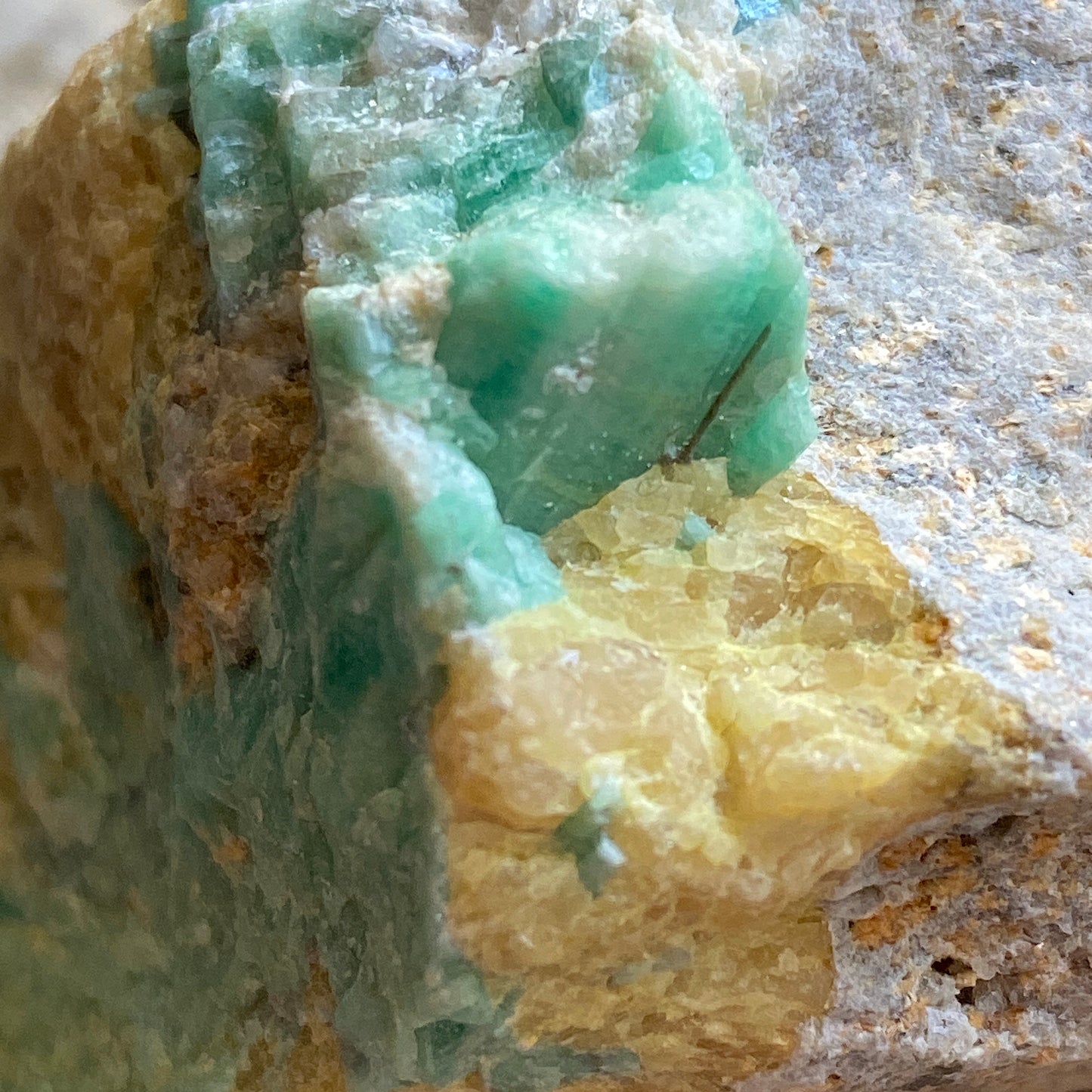 EMERALD BERYL WITH INTERESTING ACCESSORY MINERALS FROM CHINA 237g MF1388