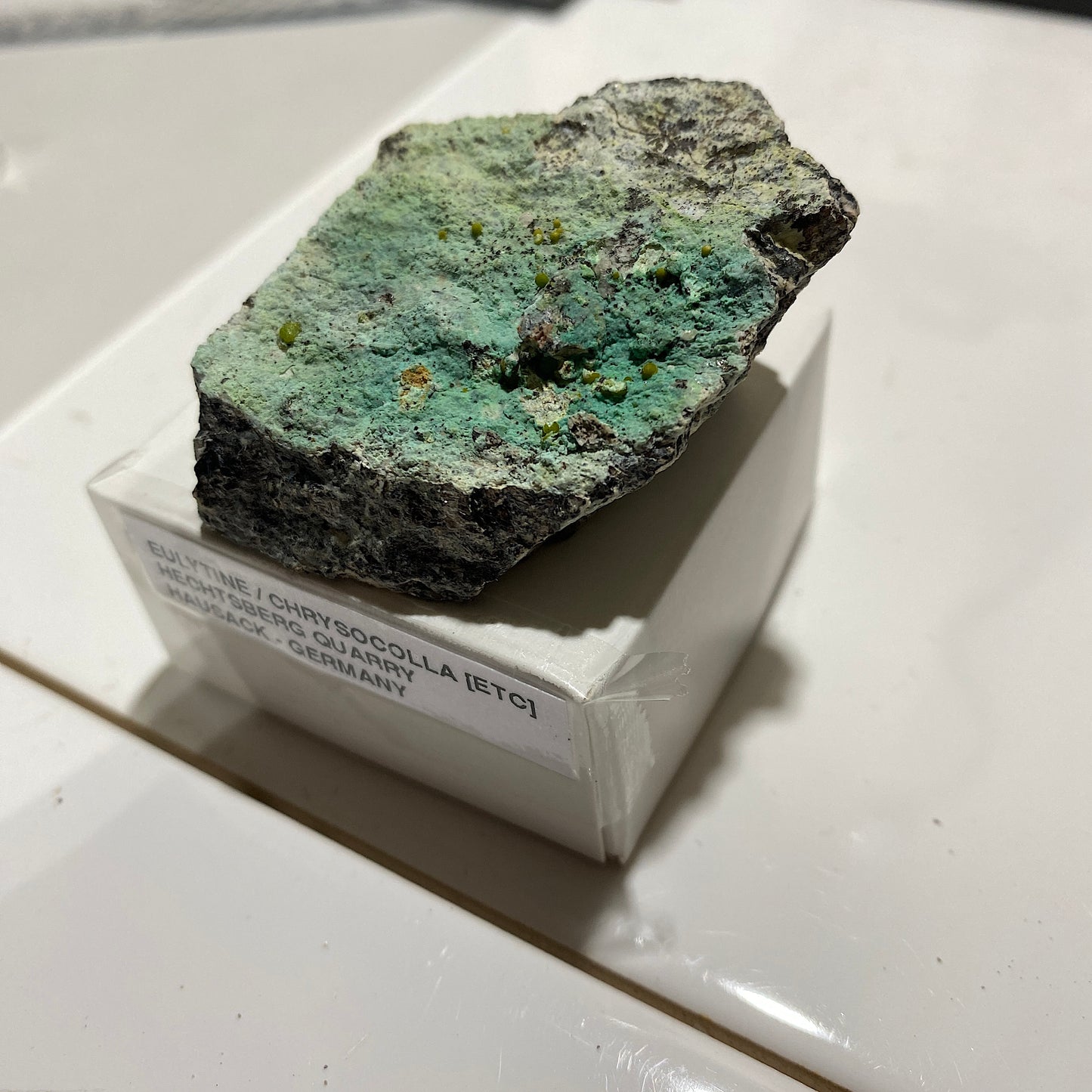 EULYTINE [EULYTITE] ON CHRYSOCOLLA [ETC] : HECHTSBERG QUARRY, HAUSACH, GERMANY 52g MF4640