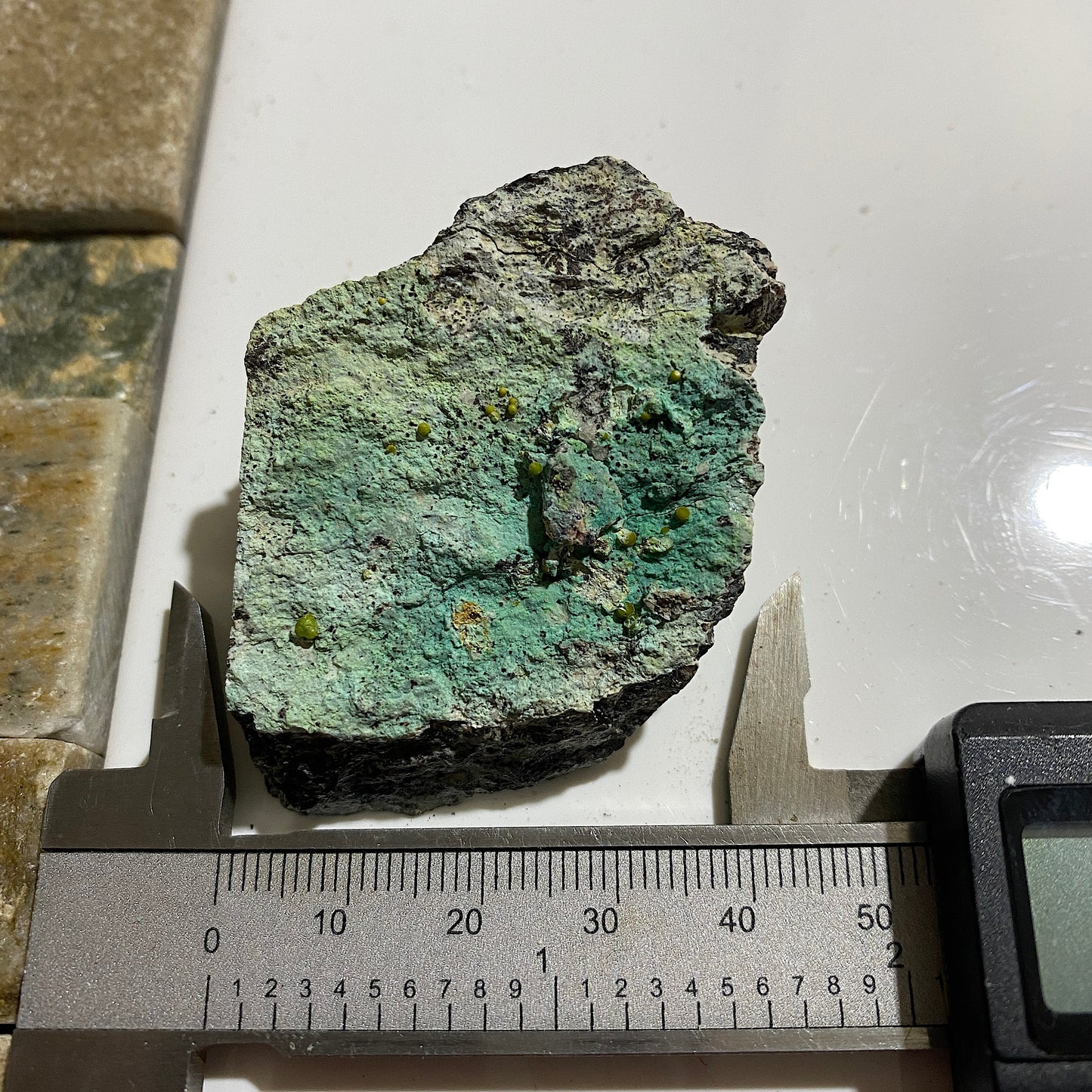 EULYTINE [EULYTITE] ON CHRYSOCOLLA [ETC] : HECHTSBERG QUARRY, HAUSACH, GERMANY 52g MF4640
