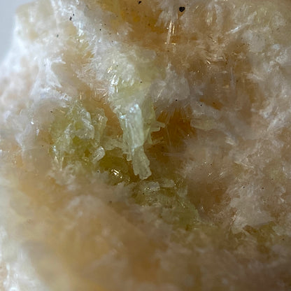 RARE DIASPORE WITH NATROLITE : SAGA 1 QUARRY, TELEMARK, NORWAY. 8g MF5273