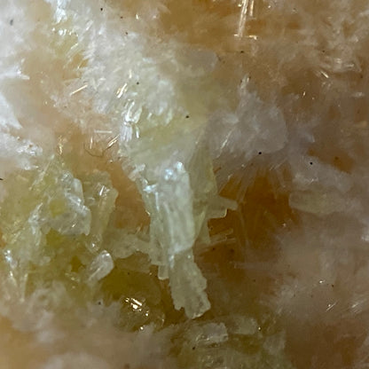 RARE DIASPORE WITH NATROLITE : SAGA 1 QUARRY, TELEMARK, NORWAY. 8g MF5273
