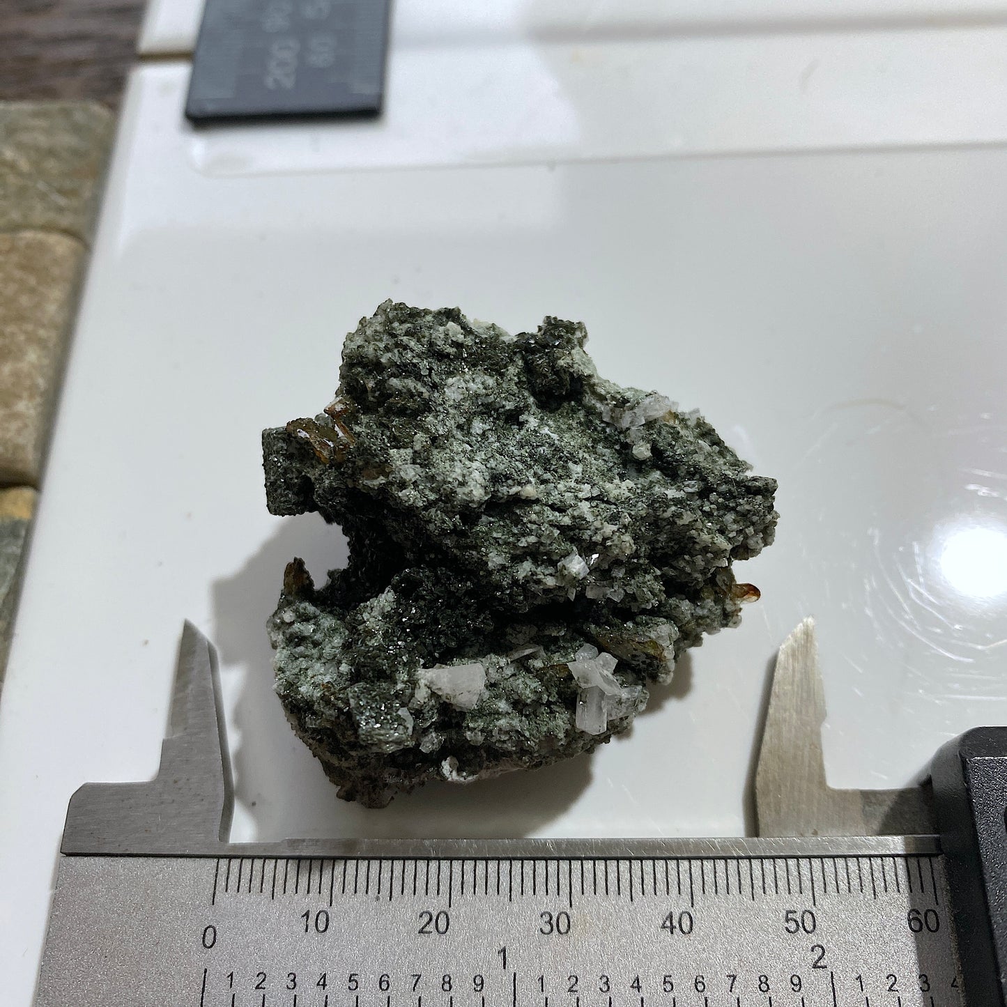 SPHENE/ADULARIA/CHLORITE [ETC] : FELBER VALLEY, MITTERSILL, AUSTRIA 45g MF4628