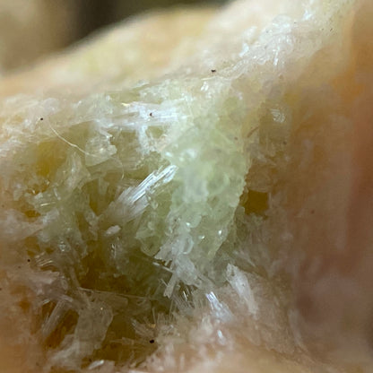 RARE DIASPORE WITH NATROLITE : SAGA 1 QUARRY, TELEMARK, NORWAY. 8g MF5273