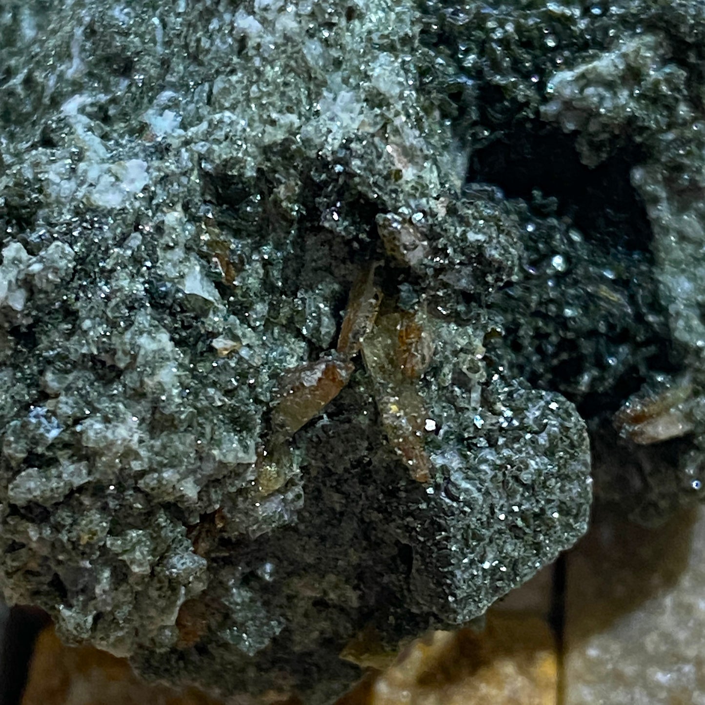 SPHENE/ADULARIA/CHLORITE [ETC] : FELBER VALLEY, MITTERSILL, AUSTRIA 45g MF4628