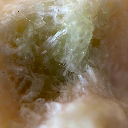 RARE DIASPORE WITH NATROLITE : SAGA 1 QUARRY, TELEMARK, NORWAY. 8g MF5273