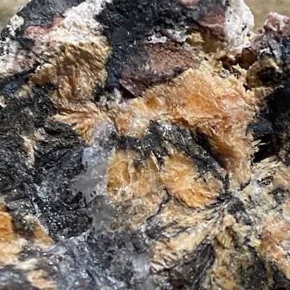 TINZENITE : MOLINELLO MINE, NE, LIGURIA, ITALY         74g  MF4637