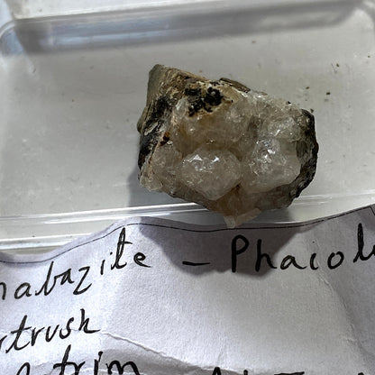 CHABAZITE [VAR PHACOLITE] : PORTRUSH, CO ANTRIM, N. IRELAND 6g  MF5276