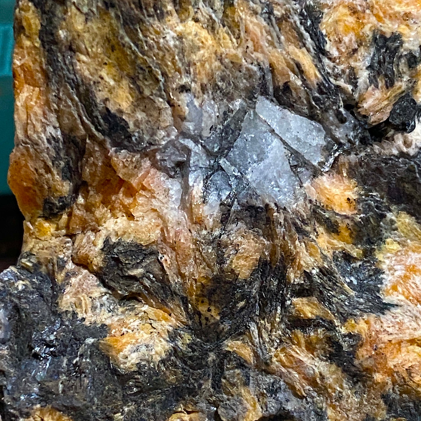 TINZENITE : MOLINELLO MINE, NE, LIGURIA, ITALY         74g  MF4637