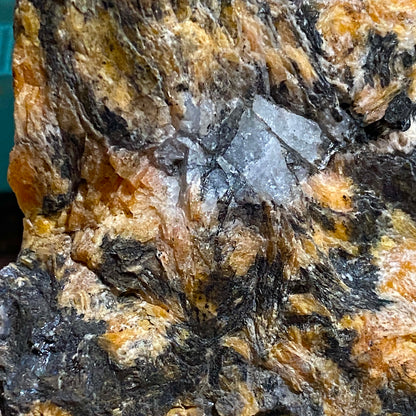 TINZENITE : MOLINELLO MINE, NE, LIGURIA, ITALY         74g  MF4637