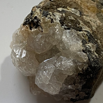 CHABAZITE [VAR PHACOLITE] : PORTRUSH, CO ANTRIM, N. IRELAND 6g  MF5276