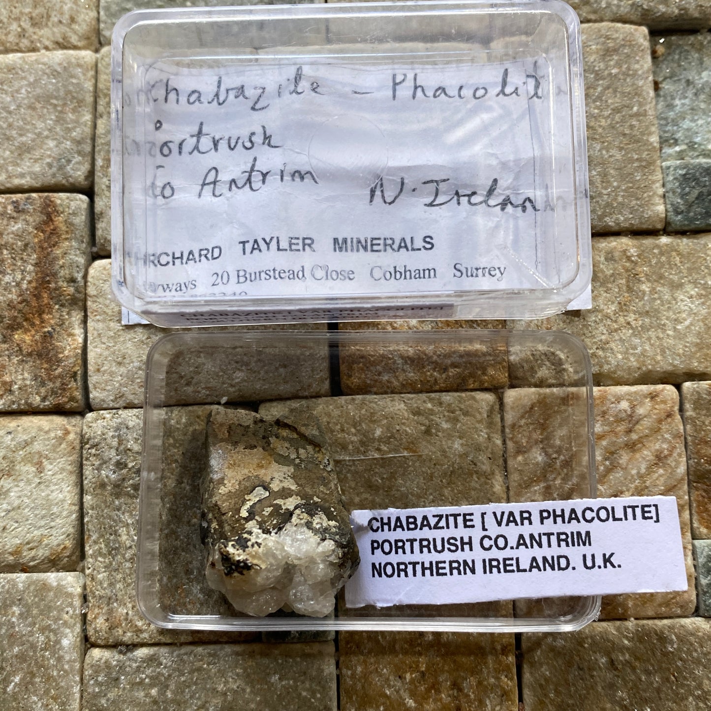CHABAZITE [VAR PHACOLITE] : PORTRUSH, CO ANTRIM, N. IRELAND 6g  MF5276