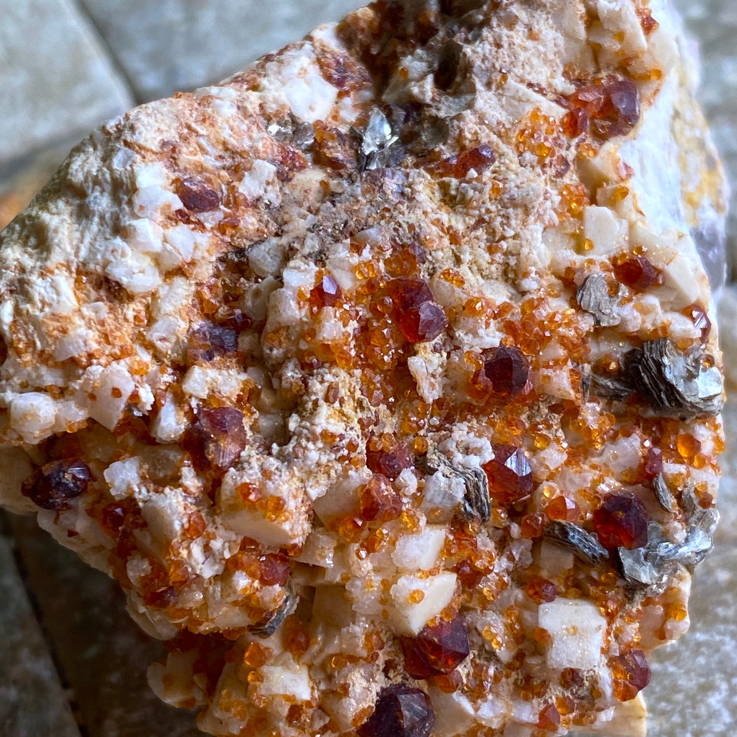 SPESSARTINE GARNET WITH MUSCOVITE ETC FROM CHILAS VALLEY, PAKISTAN. 96g MF1394