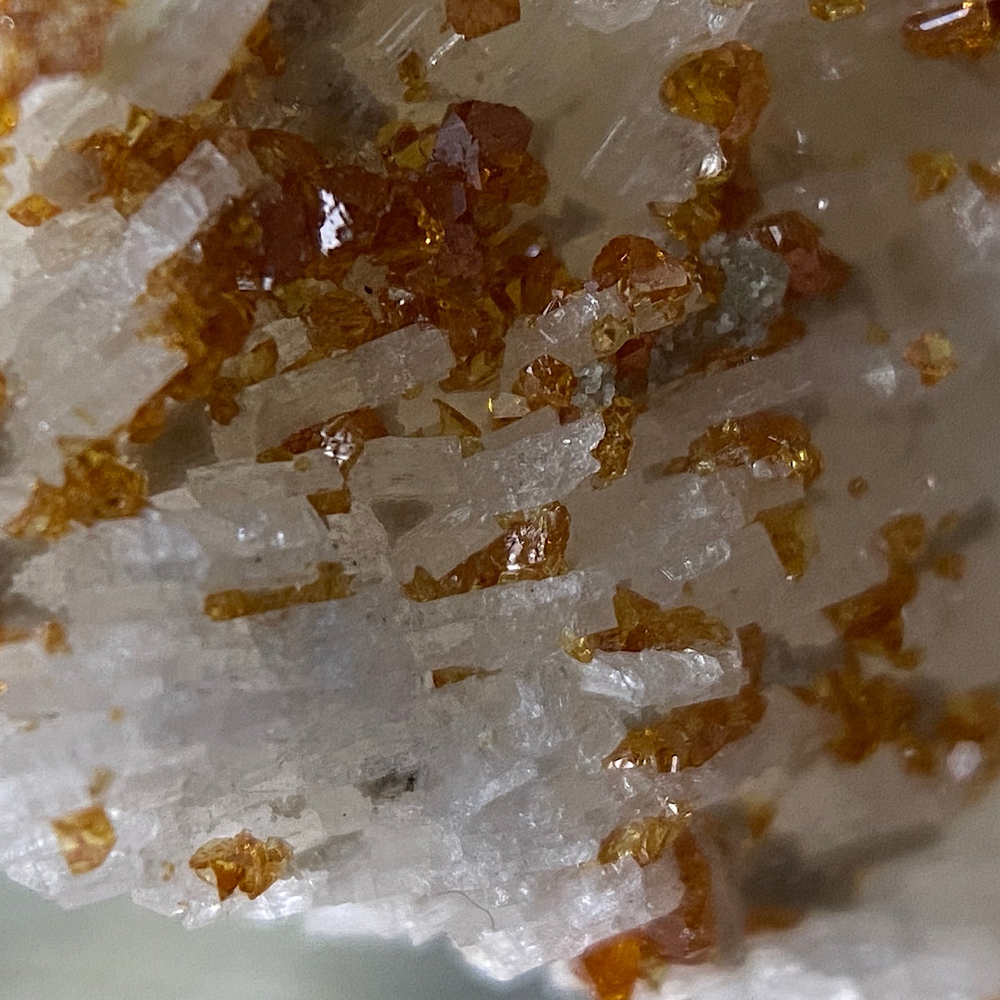 RARE MICROLITE ON ALBITE : IPE MINE, MINAS GERAIS, BRAZIL  MF4657