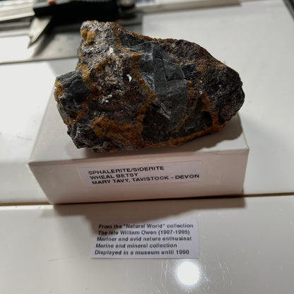 SPHALERITE/SIDERITE : WHEAL BETSY, MARY TAVY, TAVISTOCK, DEVON 132g MF5285