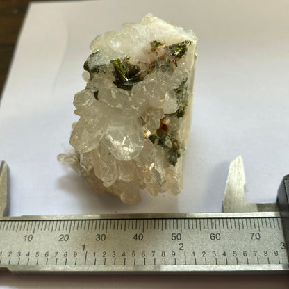 QUARTZ CRYSTAL ASSEMBLAGE WITH EPIDOTE FROM YANGLUIPING CHINA 74g MF1397