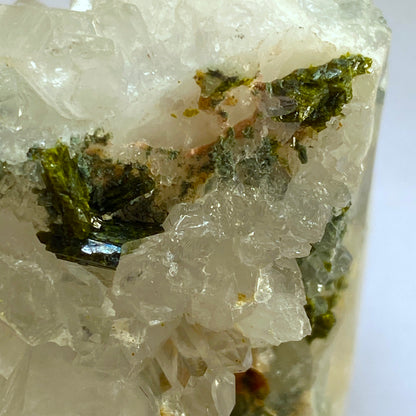 QUARTZ CRYSTAL ASSEMBLAGE WITH EPIDOTE FROM YANGLUIPING CHINA 74g MF1397