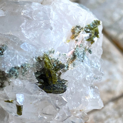 QUARTZ CRYSTAL ASSEMBLAGE WITH EPIDOTE FROM YANGLUIPING CHINA 74g MF1397