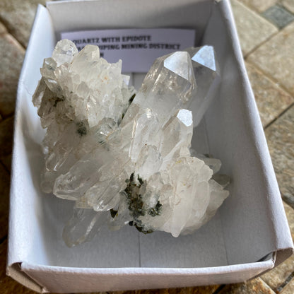 QUARTZ CRYSTAL ASSEMBLAGE WITH EPIDOTE FROM YANGLUIPING CHINA 74g MF1397