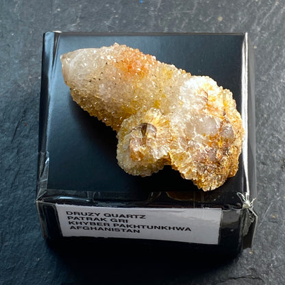 CITRINE QUARTZ UNUSUAL AND ATTRACTIVE SPECIMEN FROM AFGHANISTAN 33g MF1400