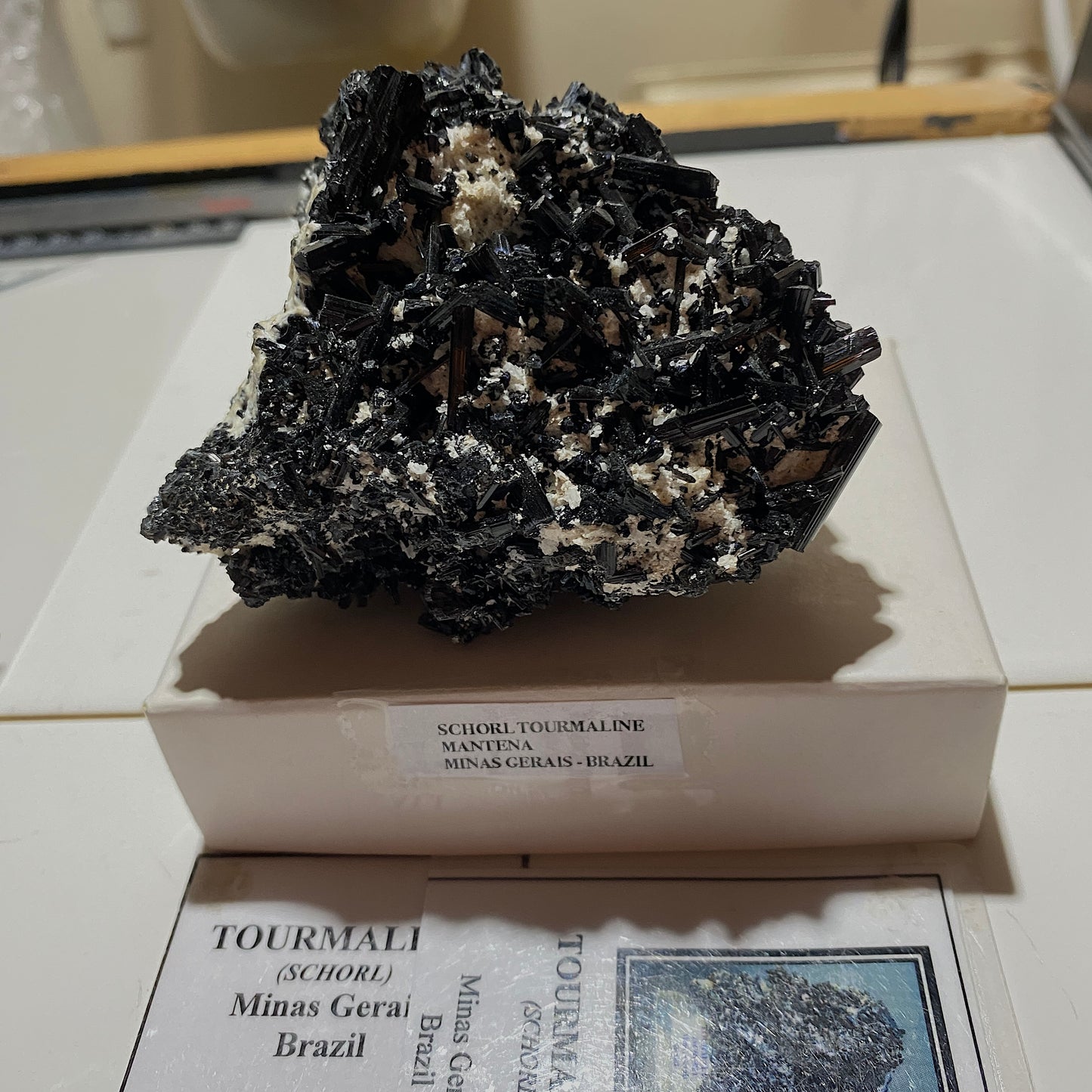 SCHORL TOURMALINE BEAUTIFUL SPECIMEN : MANTENA, MINAS GERAIS, BRAZIL 189g MF4610