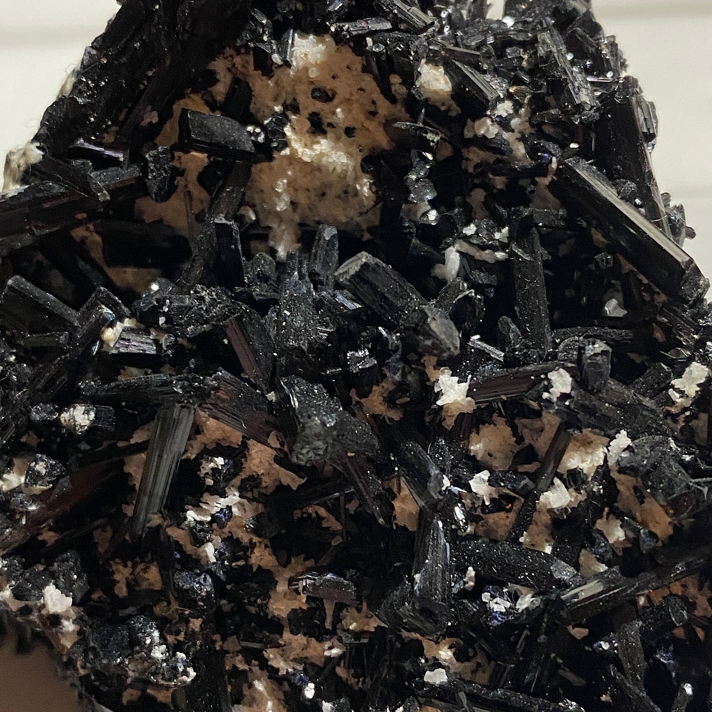 SCHORL TOURMALINE BEAUTIFUL SPECIMEN : MANTENA, MINAS GERAIS, BRAZIL 189g MF4610