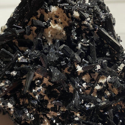 SCHORL TOURMALINE BEAUTIFUL SPECIMEN : MANTENA, MINAS GERAIS, BRAZIL 189g MF4610