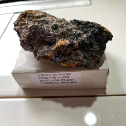 AXINITE SUR MATRICE DE BOTALLACK, ST JUST, CORNWALL 152g MF258