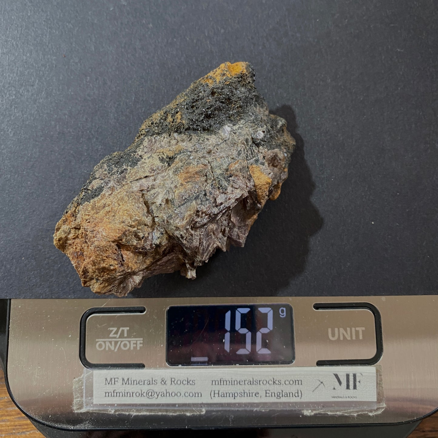 AXINITE SUR MATRICE DE BOTALLACK, ST JUST, CORNWALL 152g MF258