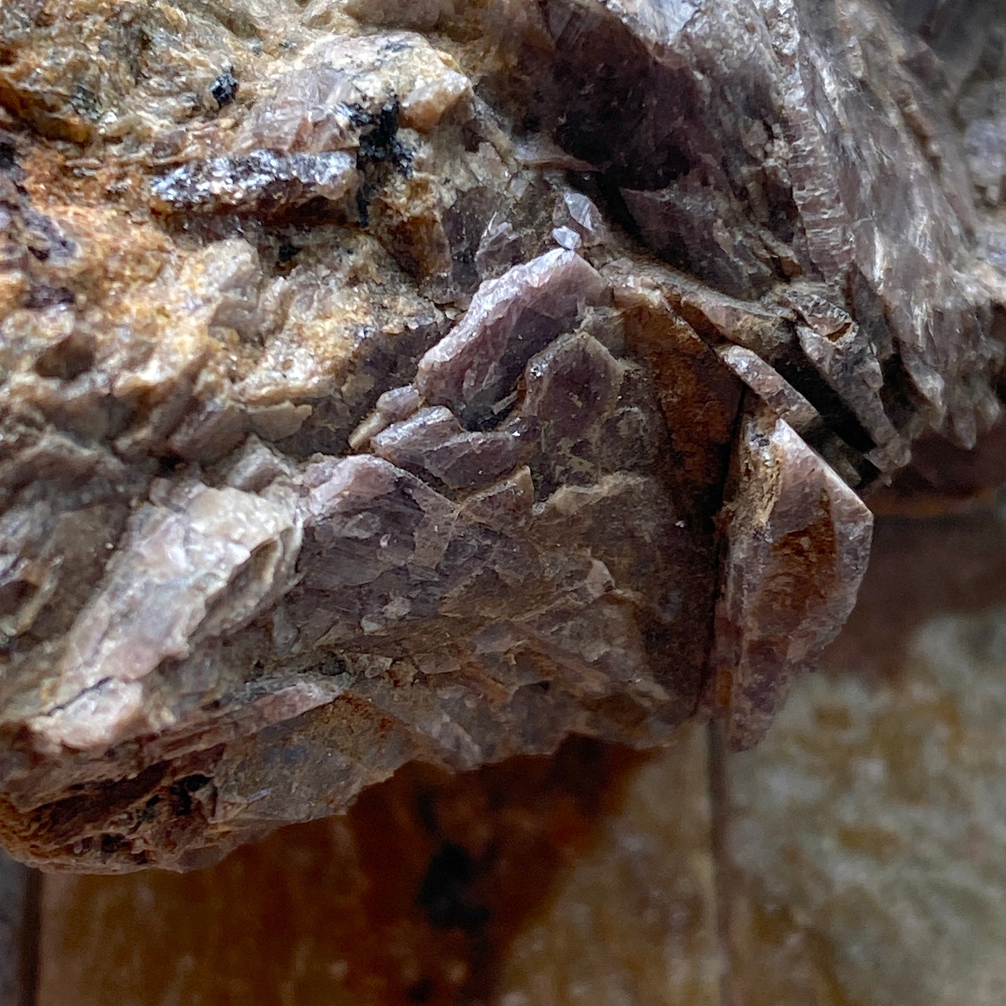 AXINITE SUR MATRICE DE BOTALLACK, ST JUST, CORNWALL 152g MF258