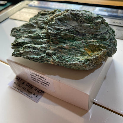 FUCHSITE MICA : GRAVES MOUNTAIN, LINCOLN COUNTY, GEORGIA, U.S.A. 306g MF5298