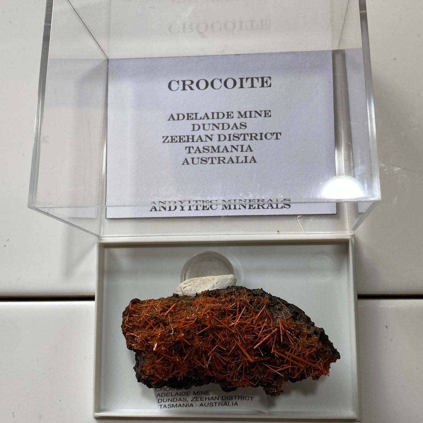 CROCOITE : ADELAIDE MINE, DUNDAS, ZEEHAN DISTRICT, TASMANIA 70g MF5299