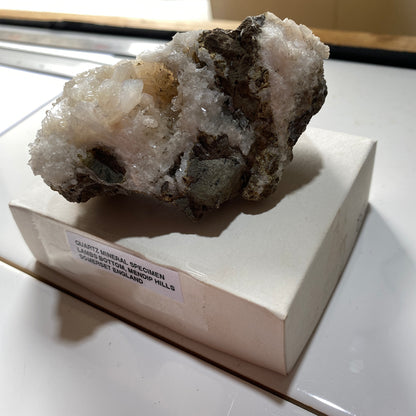 QUARTZ - LAMBS BOTTOM, MENDIP HILLS, SOMERSET 176g MF132