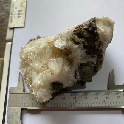 QUARTZ - LAMBS BOTTOM, MENDIP HILLS, SOMERSET 176g MF132